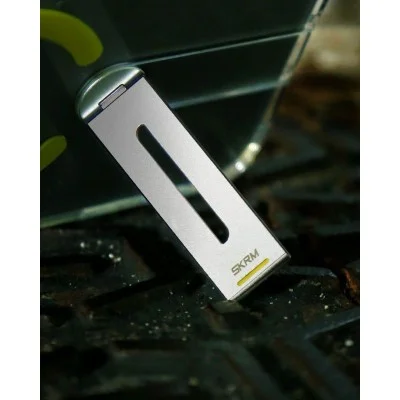 Cover Iphone 16 Pro Helix Mag-Charge + 360&deg; Rotating&nbsp;Stand Skinarma - Clear